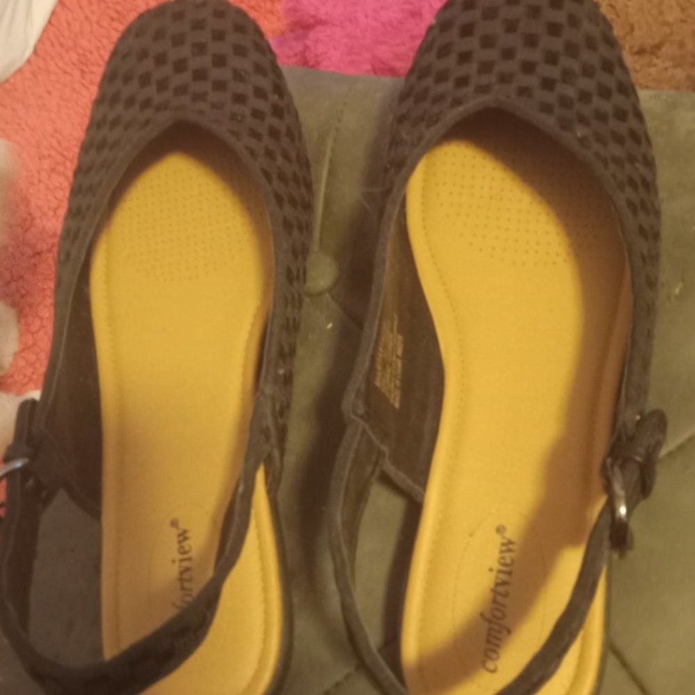 12WW Black Sling back